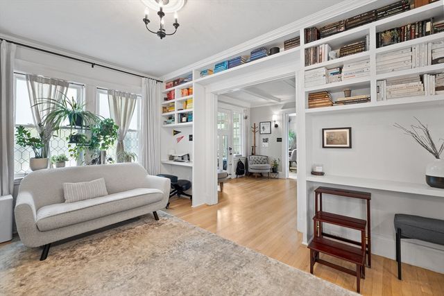 427-429 S Huntington Ave 1, Boston, MA 02130