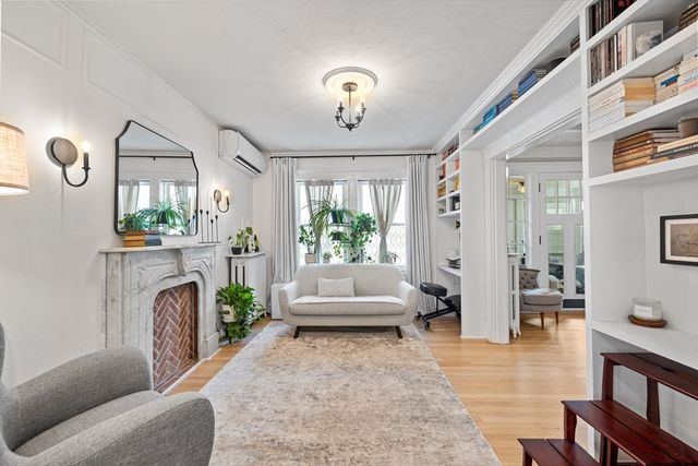 427-429 S Huntington Ave 1, Boston, MA 02130