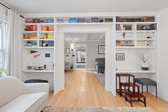 427-429 S Huntington Ave 1, Boston, MA 02130