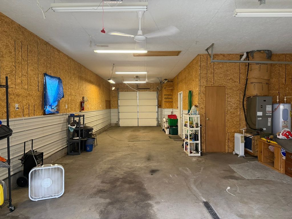 Image 2 of property listing at 1101 W MAIN Street, Salem, IL 62881