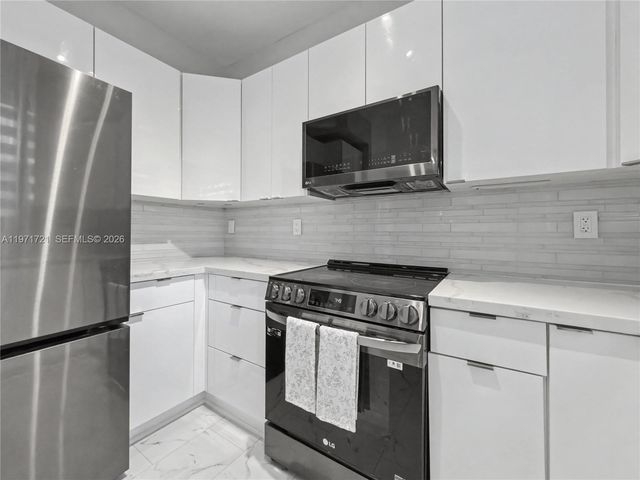 7876 NW 109th Path, Doral, FL 33178