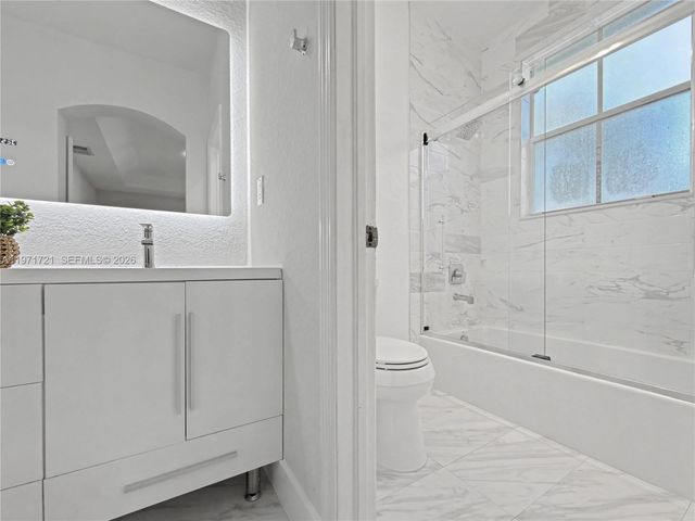 7876 NW 109th Path, Doral, FL 33178