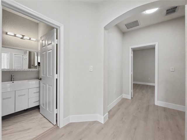 7876 NW 109th Path, Doral, FL 33178