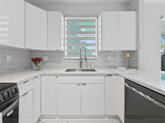 7876 NW 109th Path, Doral, FL 33178