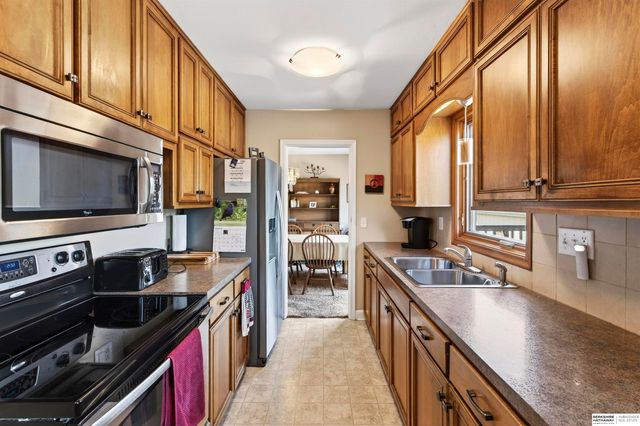 1222 Bellaire Boulevard, Bellevue, NE 68005