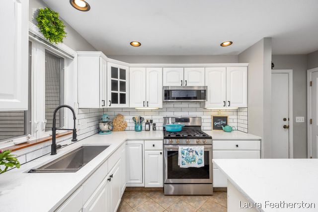 2084 Timberview Drive, Grand Rapids, MI 49525