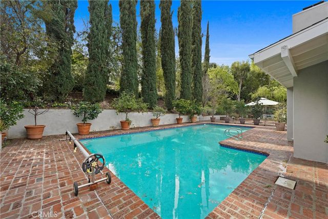 4434 Nogales Drive, Tarzana, CA 91356