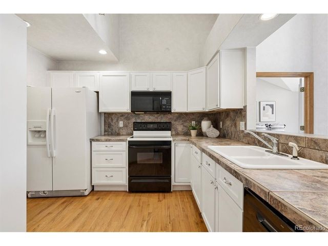 2166 S Troy Way, Aurora, CO 80014