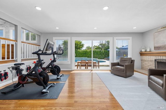 5328 Daniel Dr, Rohnert Park, CA 94928