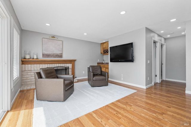 5328 Daniel Dr, Rohnert Park, CA 94928