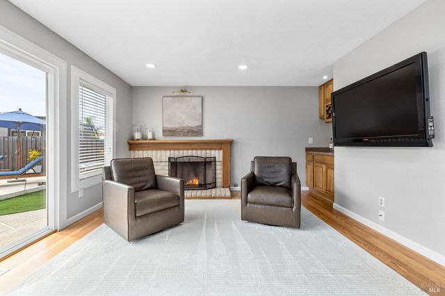 5328 Daniel Dr, Rohnert Park, CA 94928