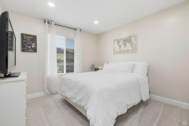 5328 Daniel Dr, Rohnert Park, CA 94928