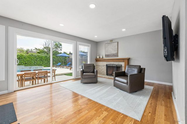 5328 Daniel Dr, Rohnert Park, CA 94928