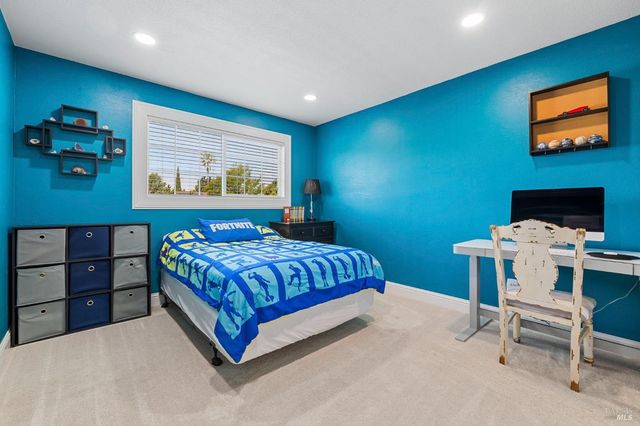 5328 Daniel Dr, Rohnert Park, CA 94928