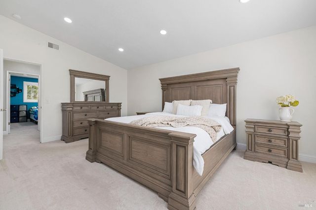 5328 Daniel Dr, Rohnert Park, CA 94928