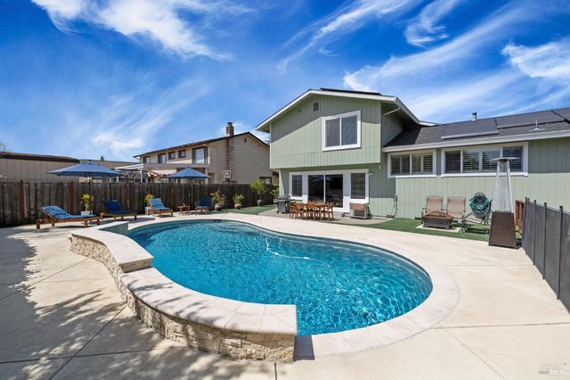 5328 Daniel Dr, Rohnert Park, CA 94928