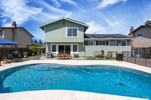 5328 Daniel Dr, Rohnert Park, CA 94928