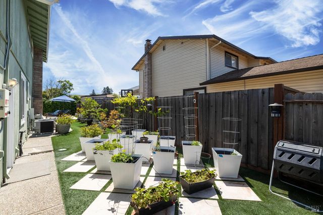 5328 Daniel Dr, Rohnert Park, CA 94928