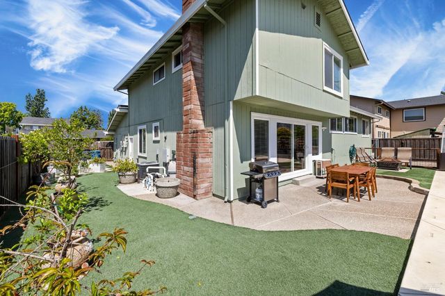 5328 Daniel Dr, Rohnert Park, CA 94928