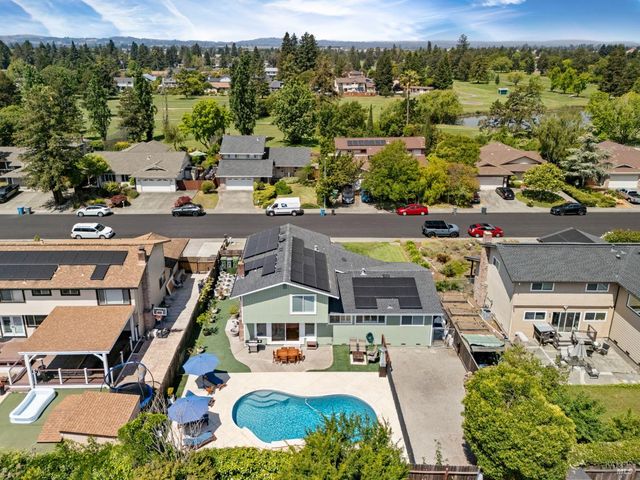 5328 Daniel Dr, Rohnert Park, CA 94928