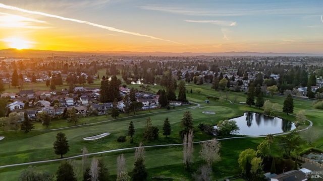 5328 Daniel Dr, Rohnert Park, CA 94928