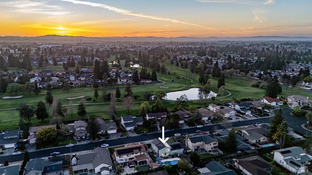 5328 Daniel Dr, Rohnert Park, CA 94928