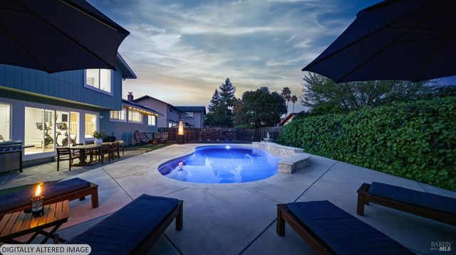 5328 Daniel Dr, Rohnert Park, CA 94928