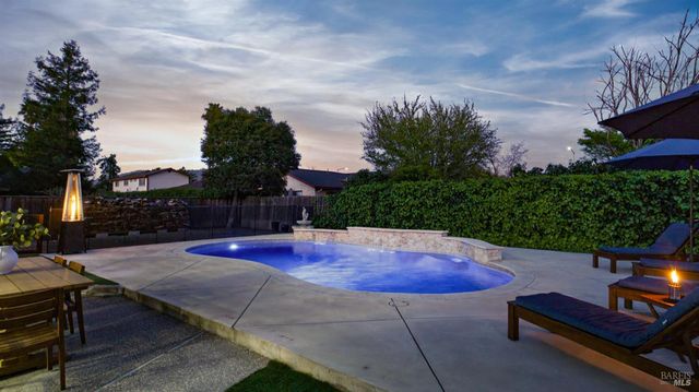 5328 Daniel Dr, Rohnert Park, CA 94928