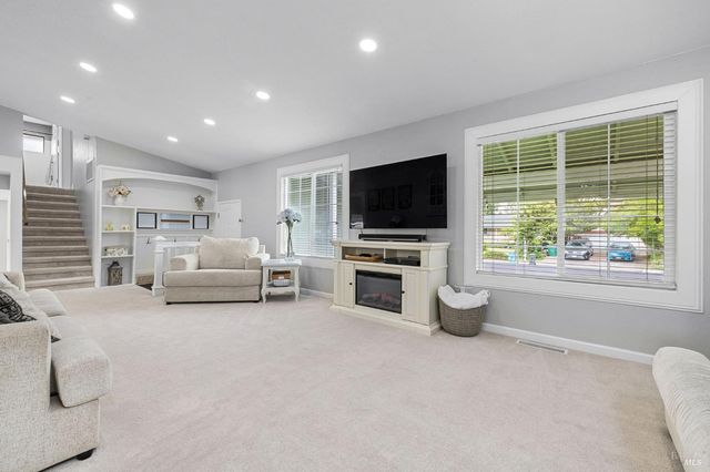 5328 Daniel Dr, Rohnert Park, CA 94928