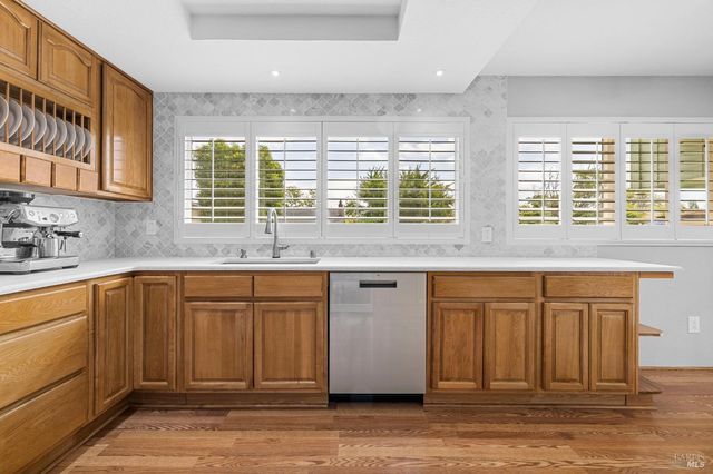 5328 Daniel Dr, Rohnert Park, CA 94928