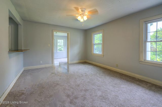 1536 Eskridge Ln, Louisville, KY 40216