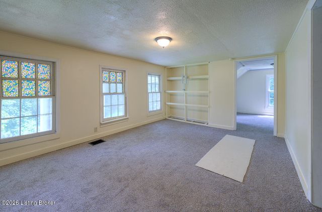 1536 Eskridge Ln, Louisville, KY 40216