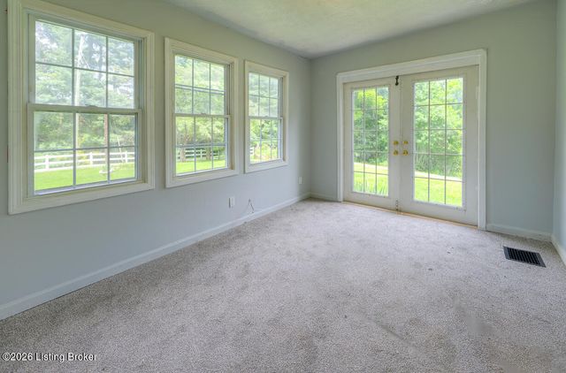 1536 Eskridge Ln, Louisville, KY 40216
