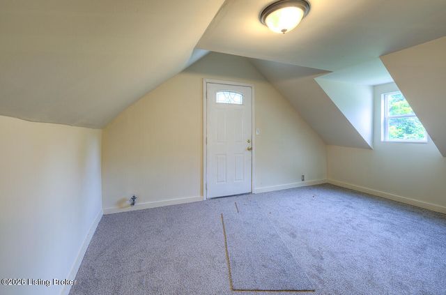 1536 Eskridge Ln, Louisville, KY 40216