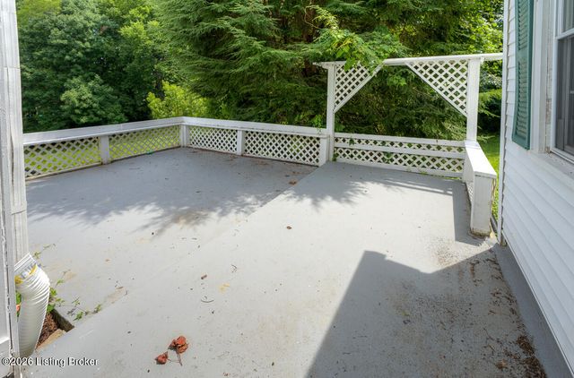 1536 Eskridge Ln, Louisville, KY 40216