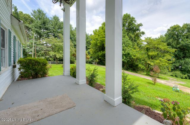 1536 Eskridge Ln, Louisville, KY 40216
