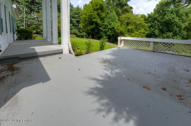 1536 Eskridge Ln, Louisville, KY 40216