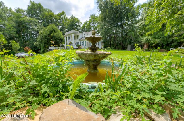 1536 Eskridge Ln, Louisville, KY 40216