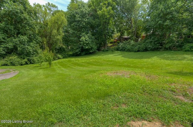 1536 Eskridge Ln, Louisville, KY 40216