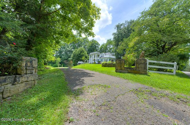 1536 Eskridge Ln, Louisville, KY 40216