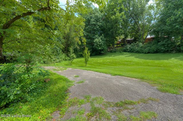 1536 Eskridge Ln, Louisville, KY 40216
