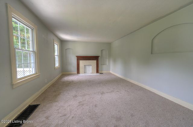 1536 Eskridge Ln, Louisville, KY 40216