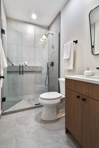 1719 W Foster Avenue, Chicago, IL 60640