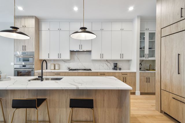 1719 W Foster Avenue, Chicago, IL 60640