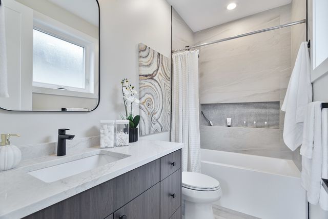 1719 W Foster Avenue, Chicago, IL 60640