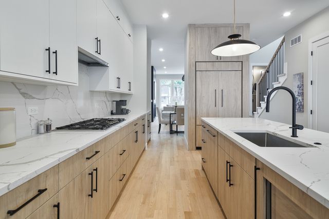 1719 W Foster Avenue, Chicago, IL 60640