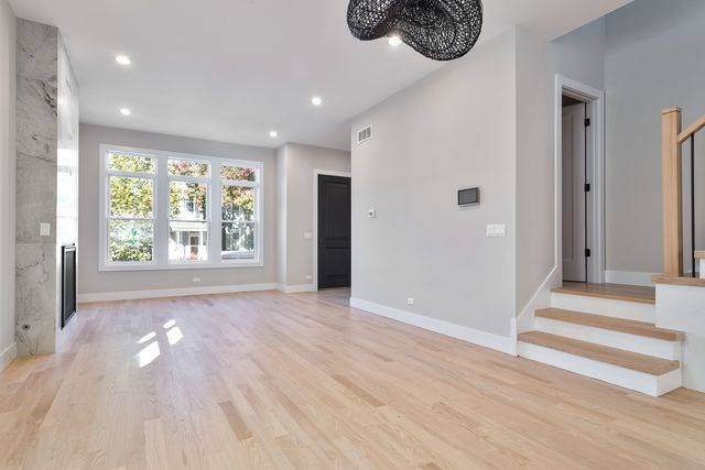 1719 W Foster Avenue, Chicago, IL 60640