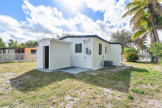 3621 SW 48th Ave, West Park, FL 33023