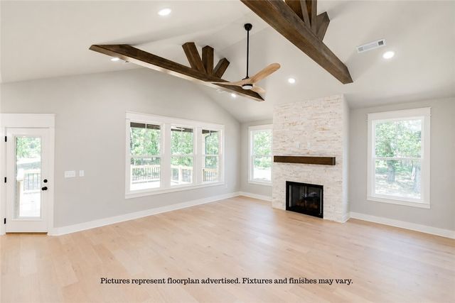 5121 S Pleasant Valley, Gentry, AR 72734