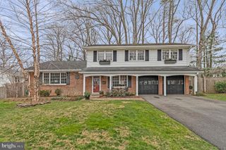 8203 GALAHAD CT, Annandale, VA 22003
